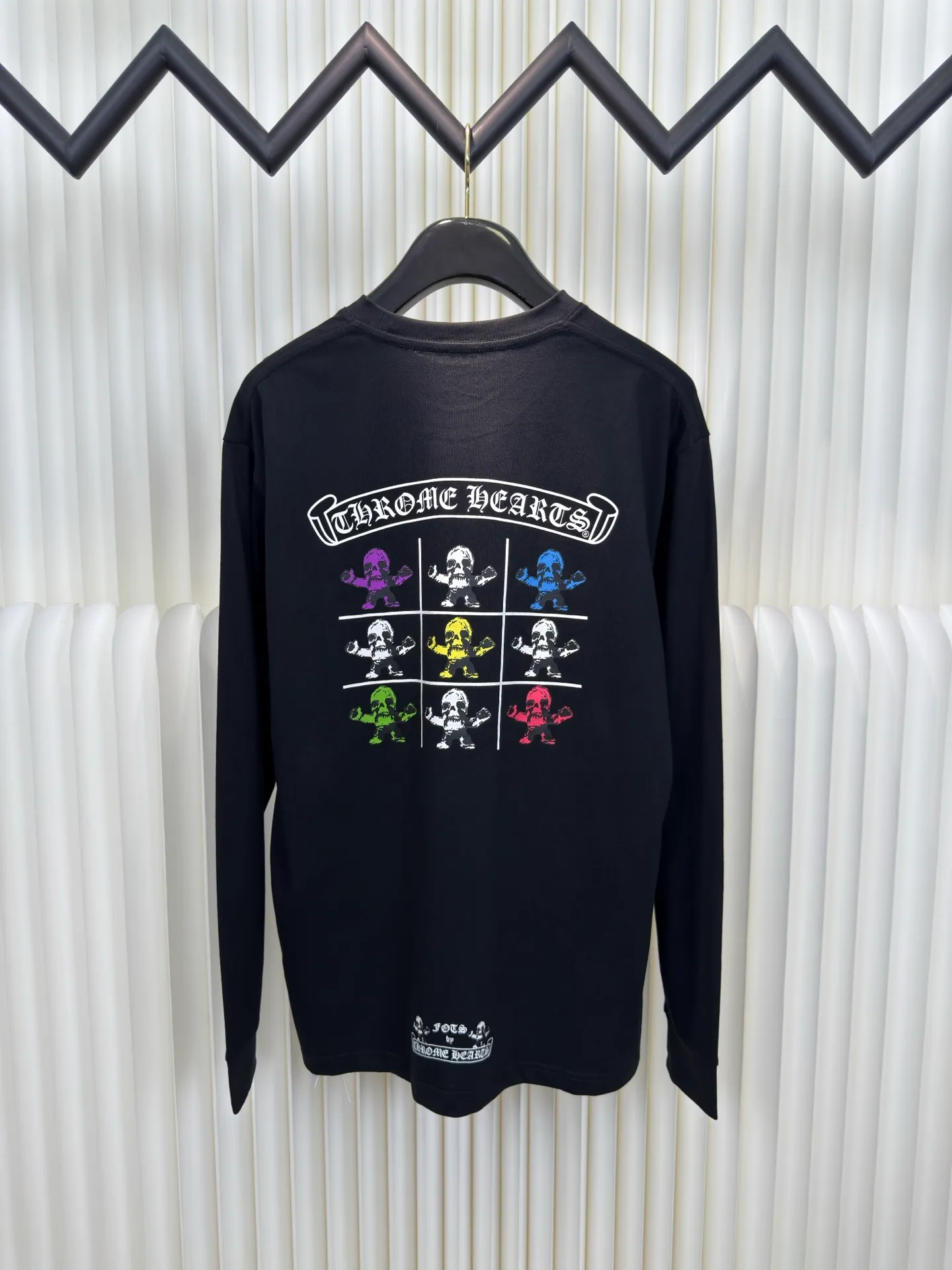 P290 Chrome Heart skull colorful printed long sleeves. The fabric is made of 26-woven 220g cotton. The printing is printed with thermosetting ink. Customized accessories. Size S M L